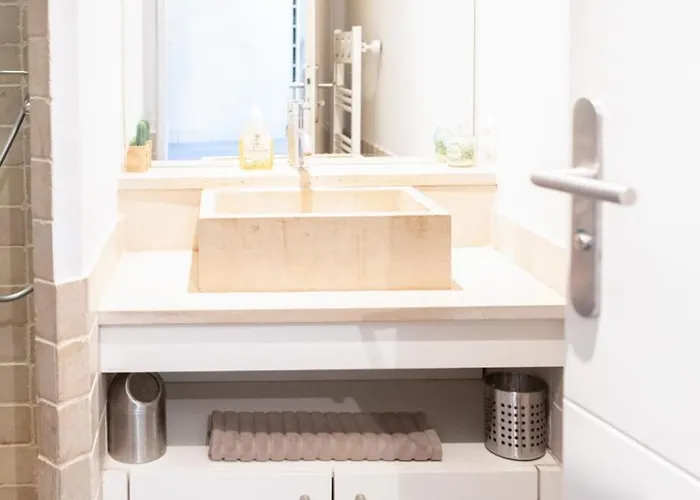 Very Bright With Garden And Terrace Semesterbostad