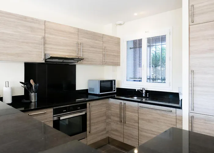 Very Bright With Garden And Terrace Semesterbostad Sainte-Maxime