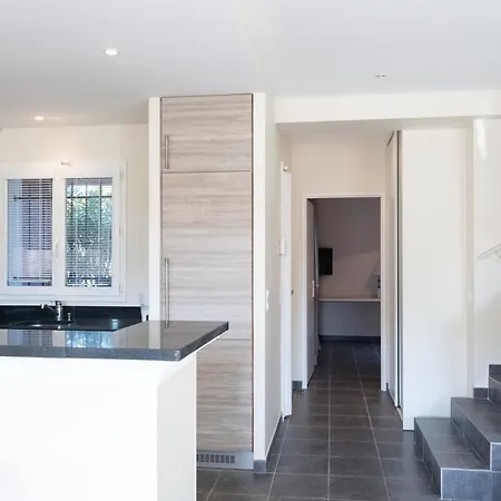 Будинок відпочинку Very Bright With Garden And Terrace Сент-Максім