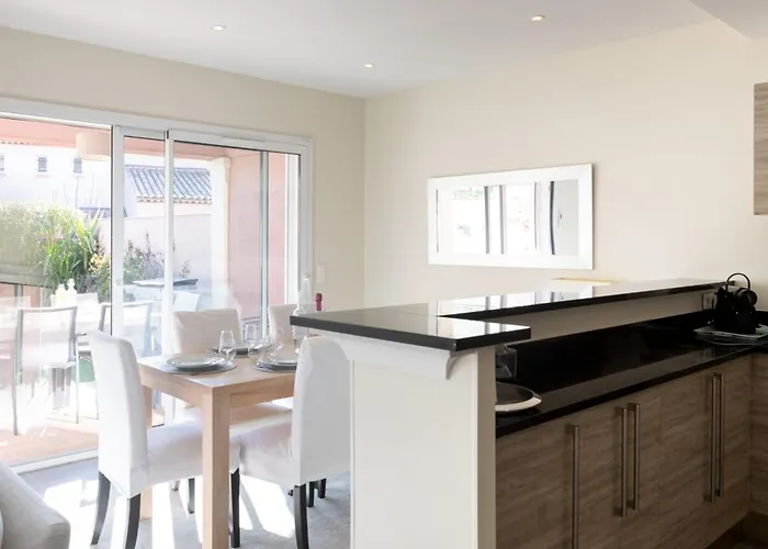 Very Bright With Garden And Terrace